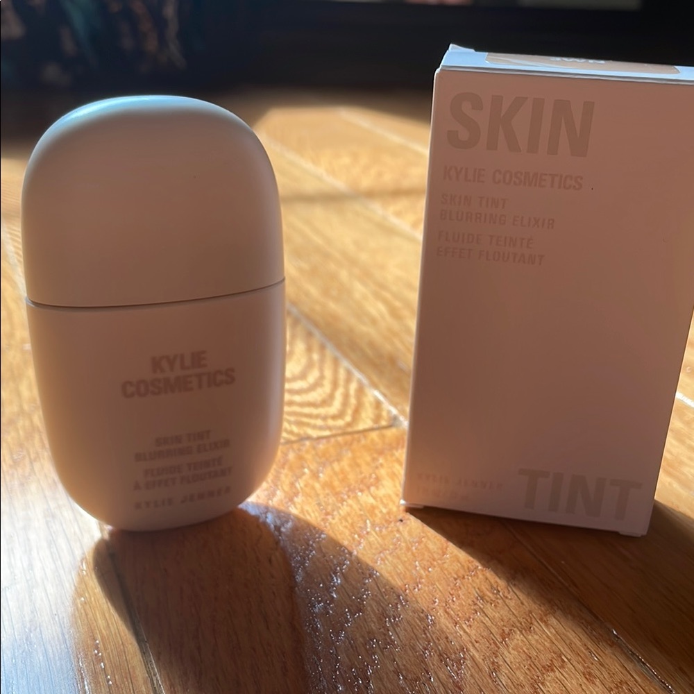 3WN- Kylie Cosmetics Skin Tint